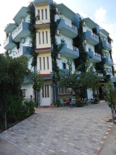 SALOUSTROS APARTMENTS