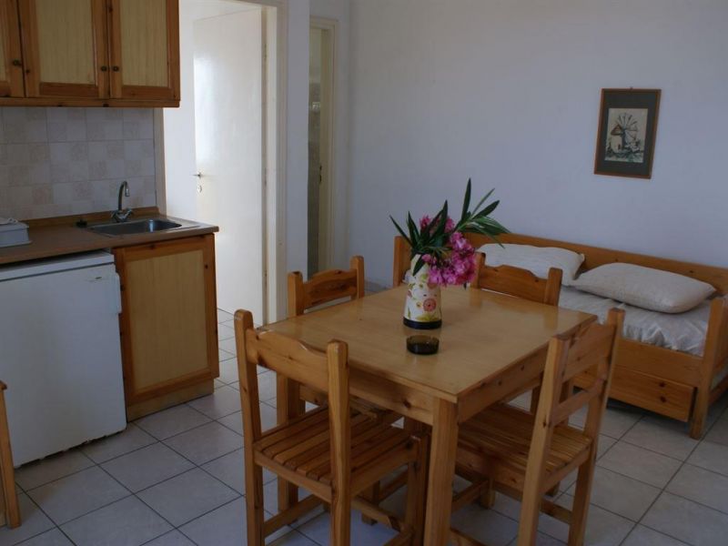 SALVANOS BEACH FRONT APT фото 8
