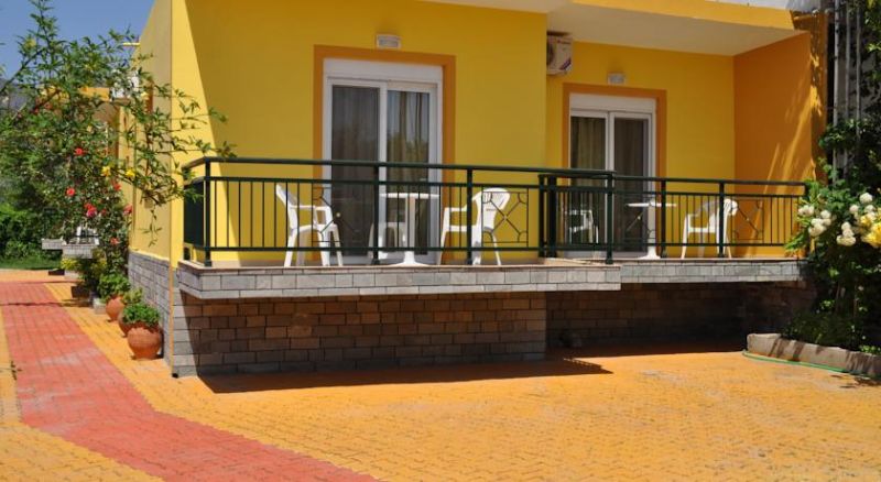 STUDIOS METAXAS