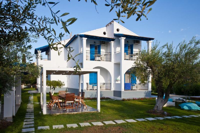 SUN N CHILL APARTMENTS & STUDIOS