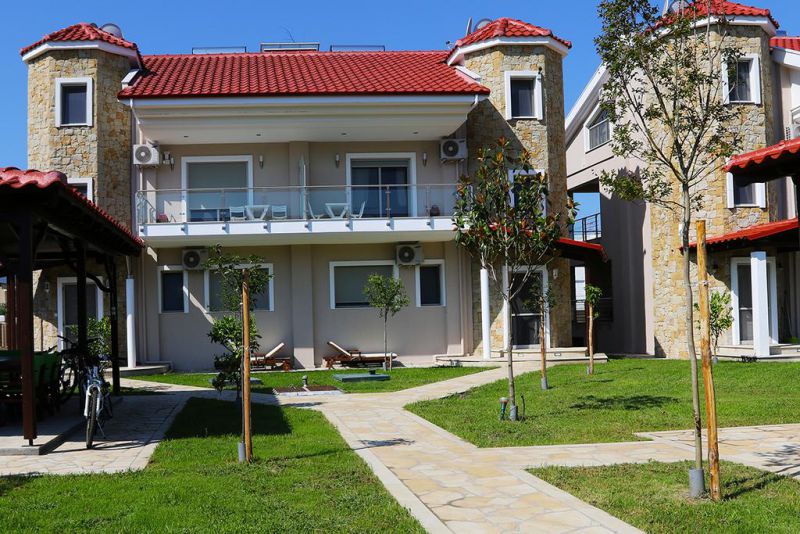 TORONI LUXURY VILLAS