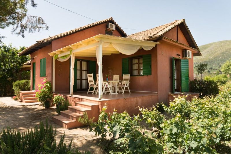 TRADITIONAL VILLA THERIANOS
