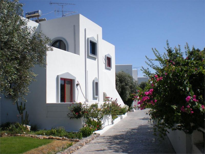 TRIANTAFILLAS APARTMENTS