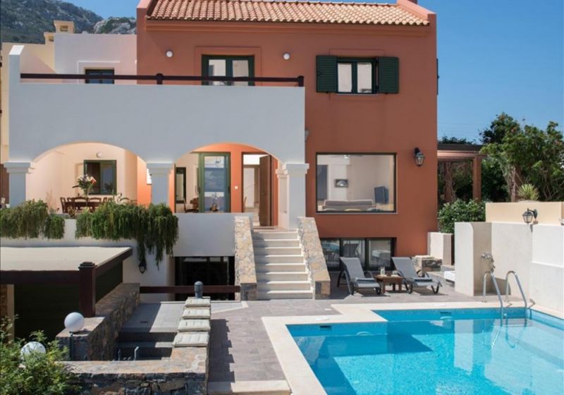 VILLA BY THE SEA