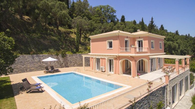 VILLA LARISA