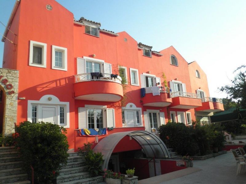VILLA SPIROS
