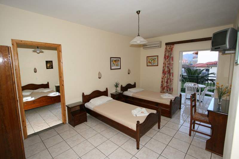 VILLAGE INN STUDIOS & FAMILY APART