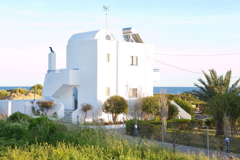 WHITE BLUE VILLA