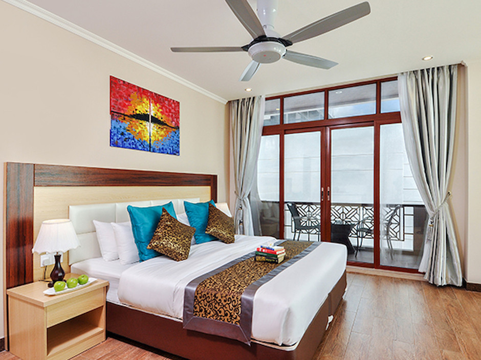 TRITON BEACH HOTEL фото 2