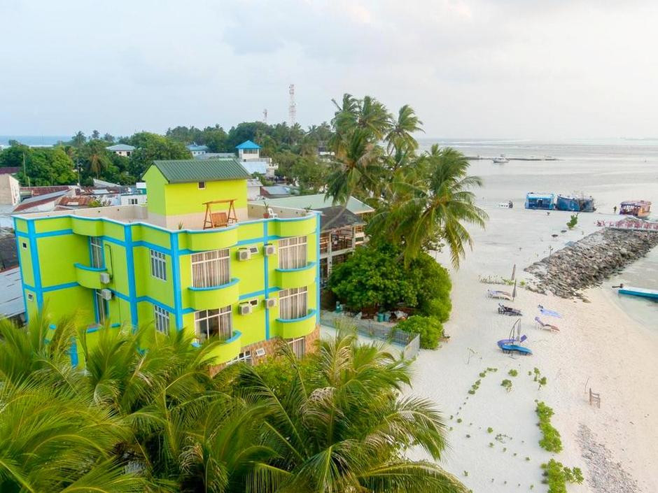 IRIS BEACH RESIDENCE