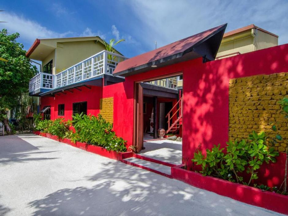 PARADISE RETREAT 