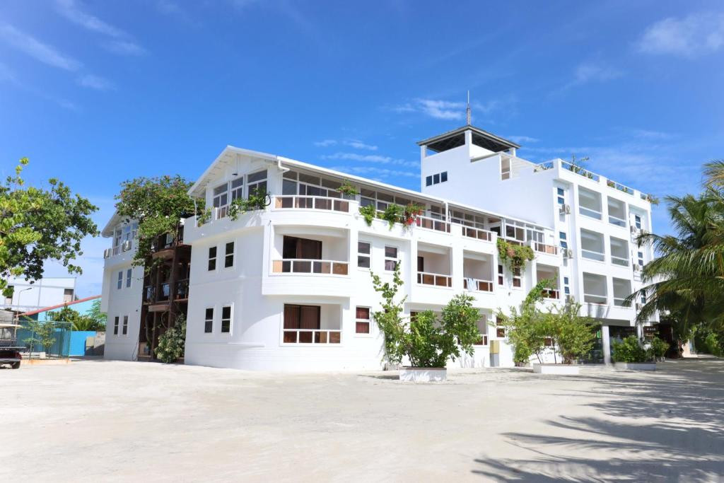 RASHU HIYAA
