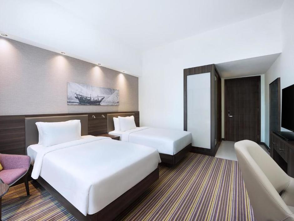 HAMPTON BY HILTON DUBAI AIRPORT фото 2