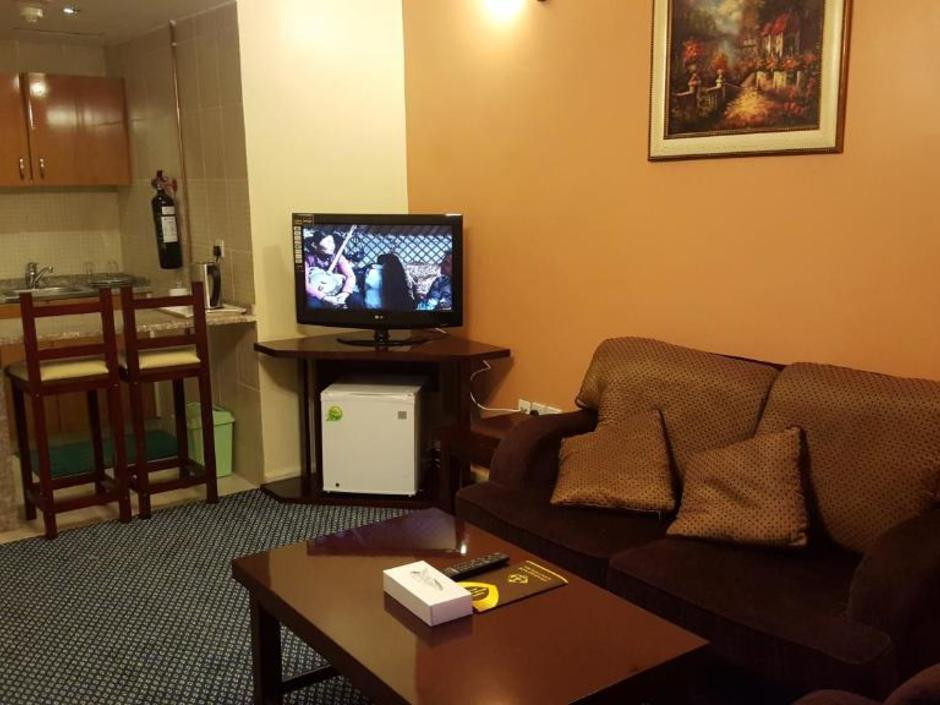 AL BUSTAN TOWER HOTEL SUITES фото 5