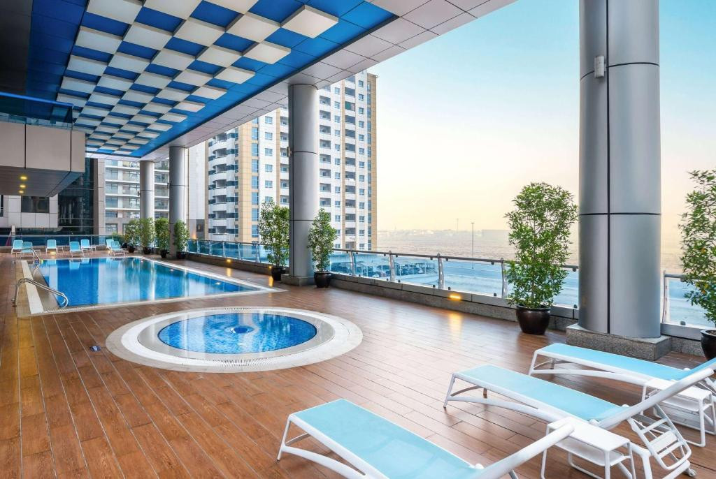 RAMADA BY WYNDHAM BARSHA HEIGHTS (EX. AURIS INN AL MUHANNA HOTEL) фото 3