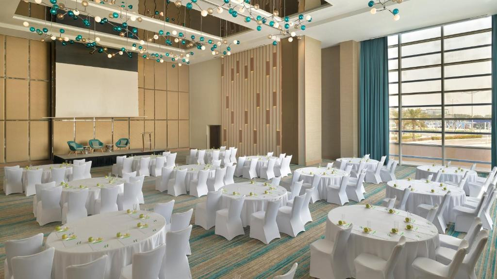 HOLIDAY INN & SUITES DUBAI FESTIVAL CITY фото 8