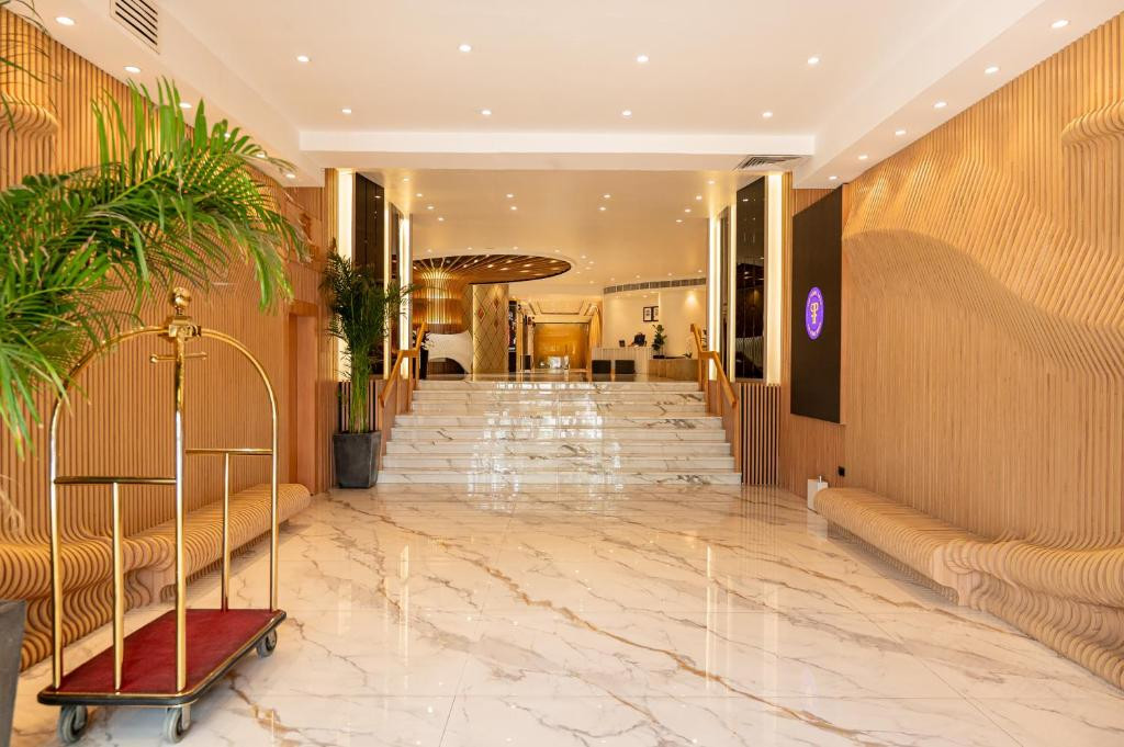 MAJESTIC CITY RETREAT HOTEL (EX. MAJESTIC HOTEL TOWER) фото 4