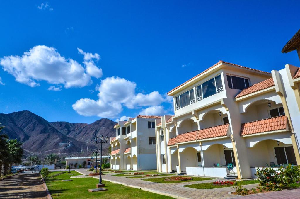 SANDY BEACH HOTEL & RESORT