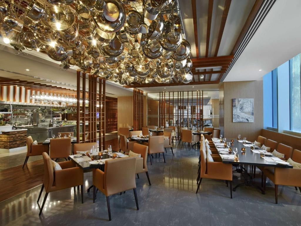V HOTEL CURIO COLLECTION BY HILTON фото 4