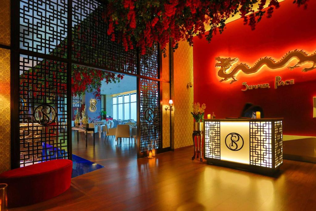 V HOTEL CURIO COLLECTION BY HILTON фото 7
